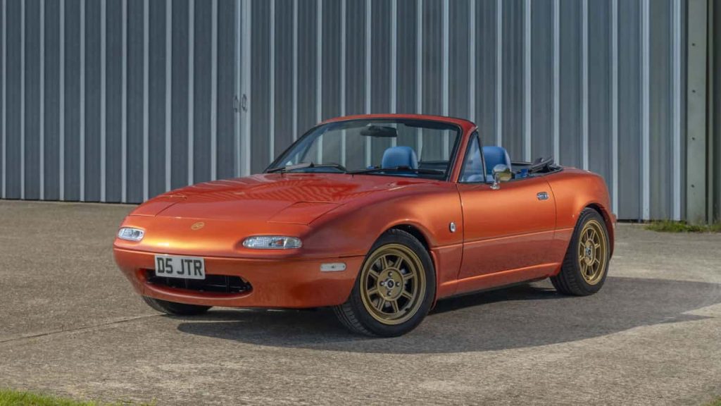 Mazda MX‑5 transformé en missile : 380 ch, 850 kg — la restomod qui rivalise avec une Ferrari F40