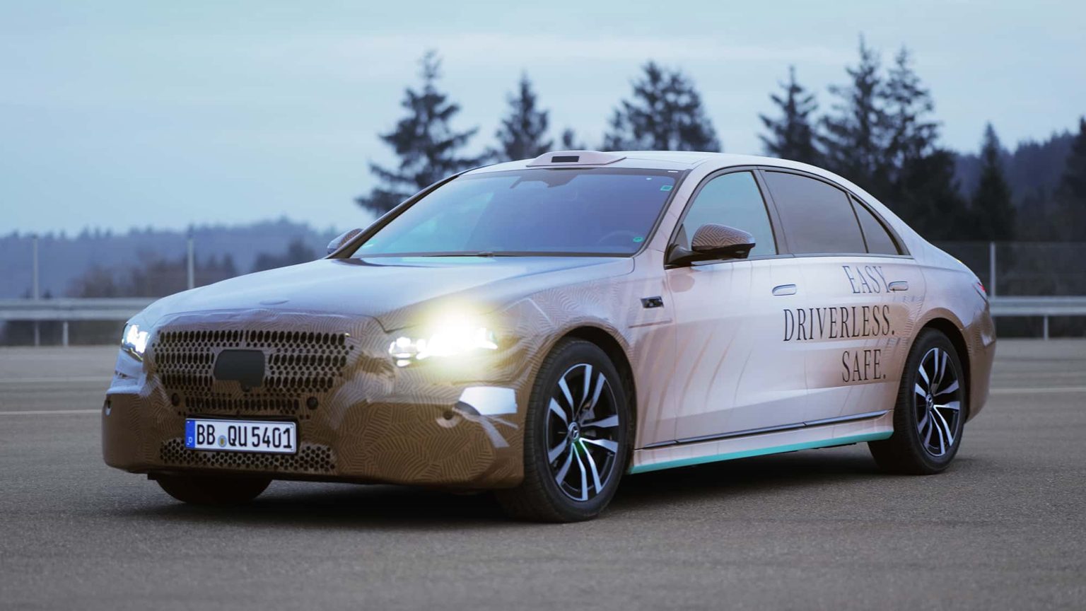 Mercedes transforme la S‑Classe en robotaxi de luxe : la berline la plus prestigieuse prête à rouler sans chauffeur (voici comment)
