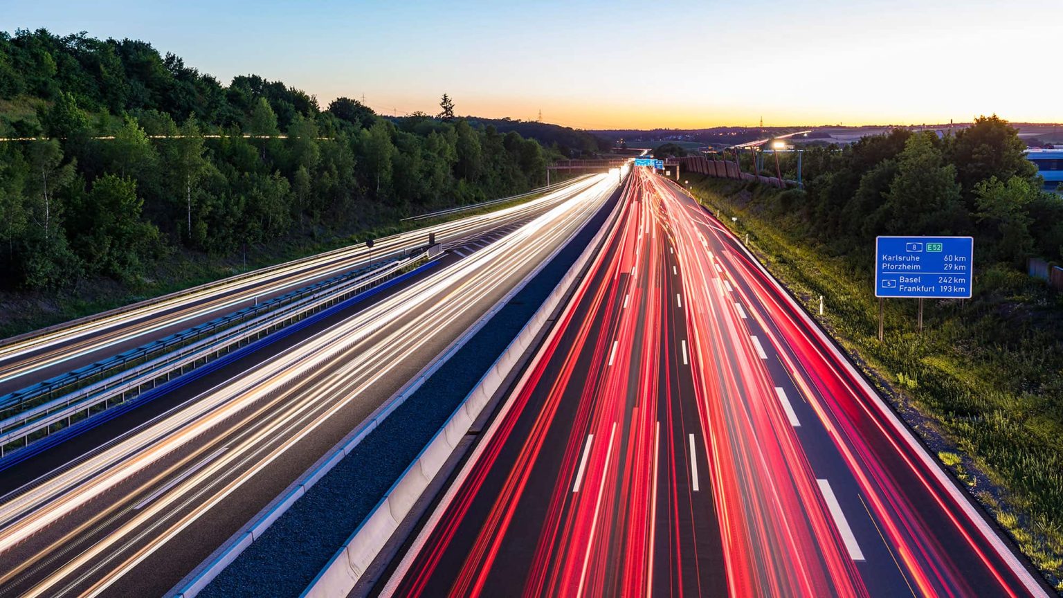 Existe‑t‑il vraiment une vitesse minimale sur l’autoroute ? Ce mythe qui peut vous coûter cher dévoilé