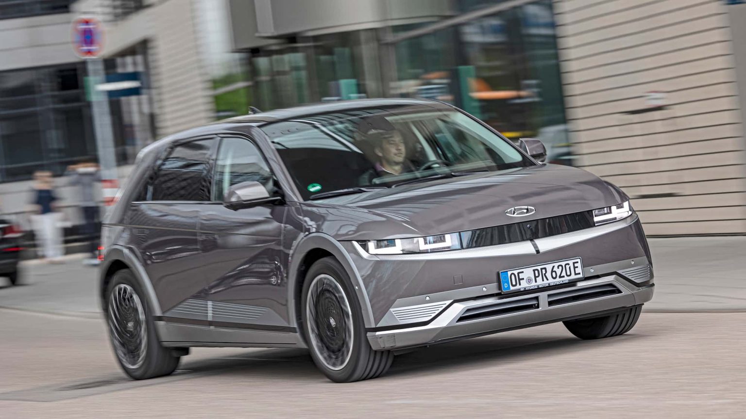 Hyundai Ioniq 5 : la 800 V qui change tout — recharge ultra‑rapide et autonomie XXL pour les navetteurs, faut‑il craquer en occasion ?