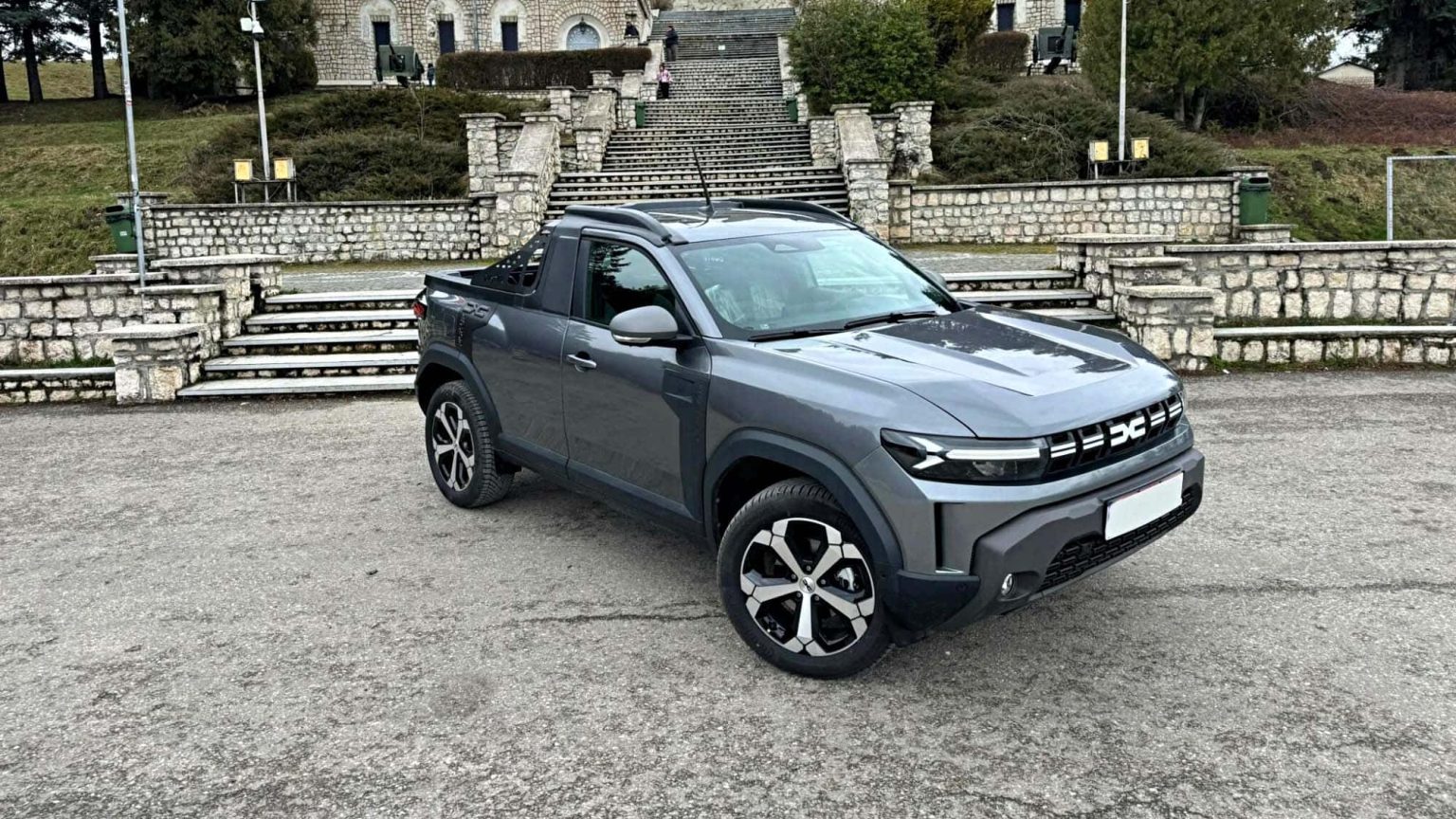 Dacia Duster pick‑up : le mini‑pick‑up qui coûte une bouchée — bluff ou nouvelle révolution pour les artisans ?