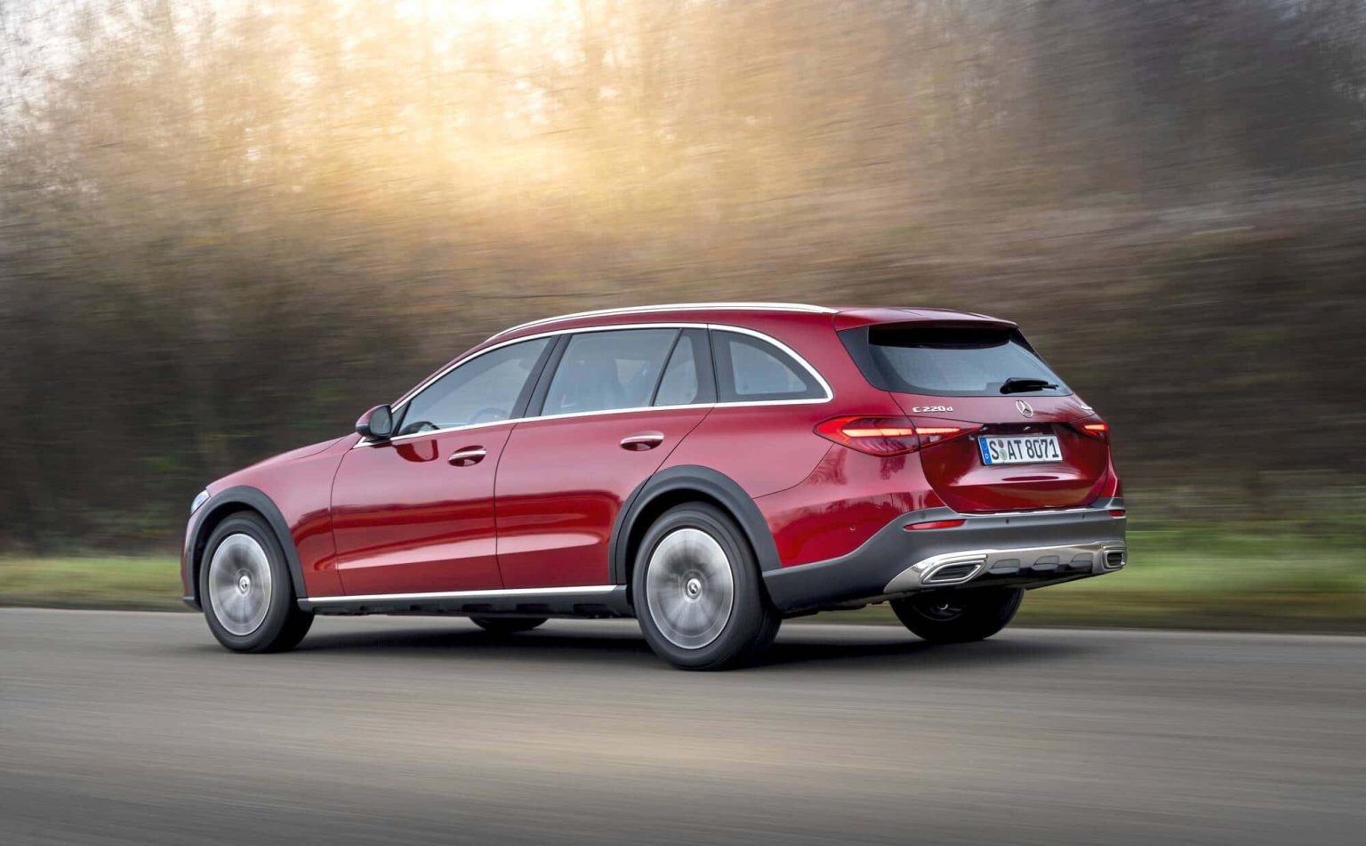 Pourquoi Mercedes abandonne l’électronique sur la suspension de la C‑Classe All‑Terrain — la technique simple qui change tout