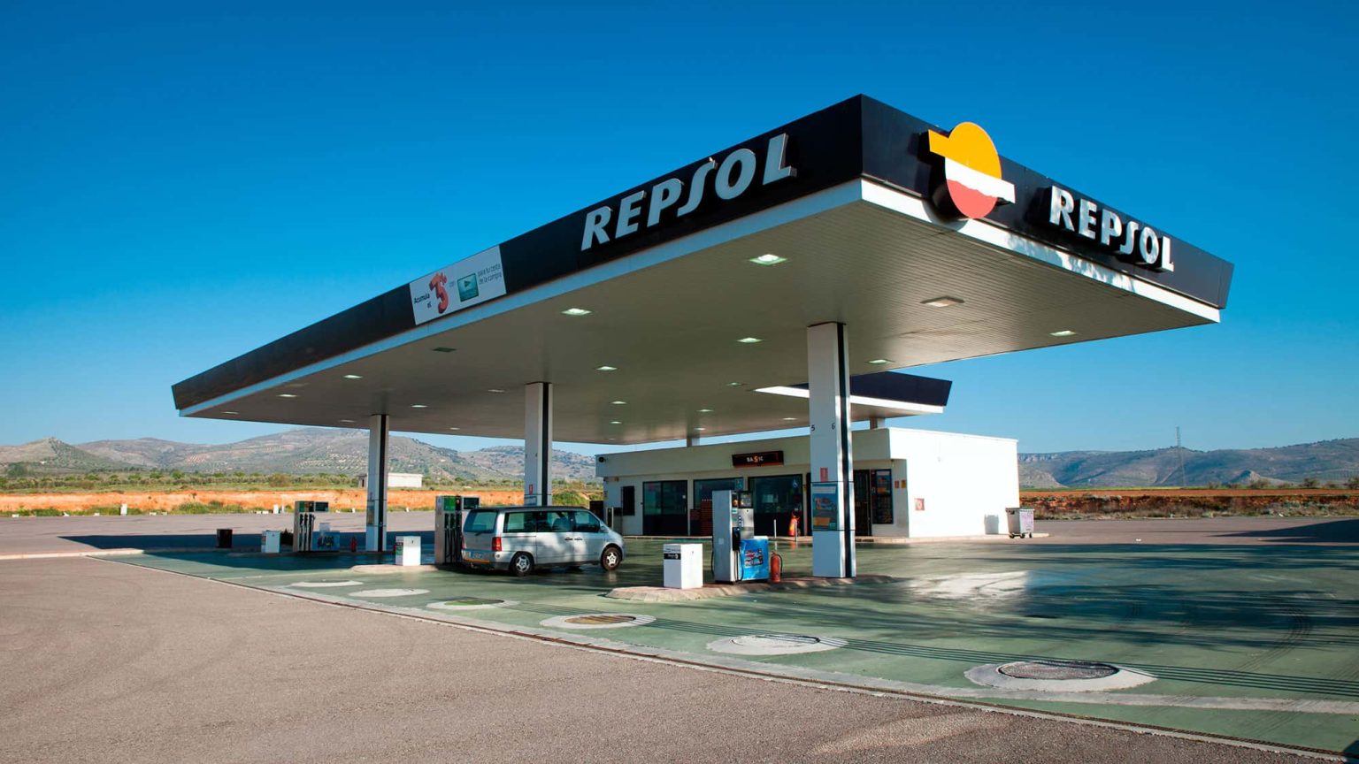 Vacances en voiture : découvrez où l’essence est encore bon marché cet été — économisez jusqu’à des dizaines d’euros par plein