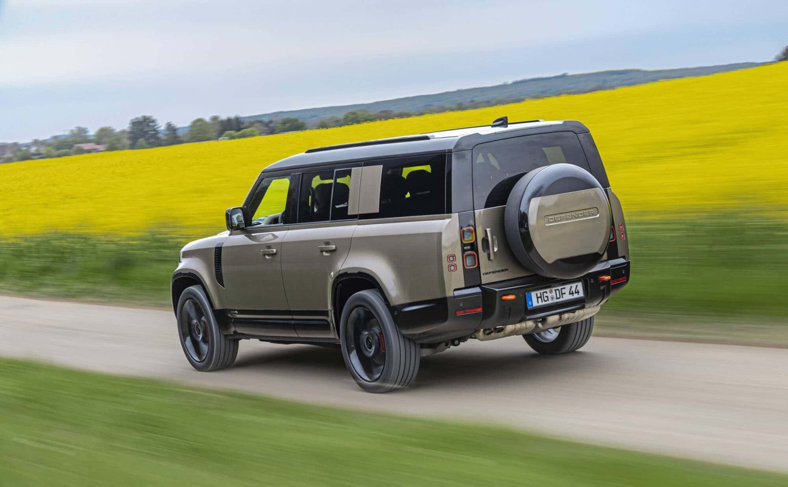 Il est énorme et roule au diesel : découvrez pourquoi le Land Rover Defender 130 D350 fascine (et ses deux faiblesses qui surprennent)