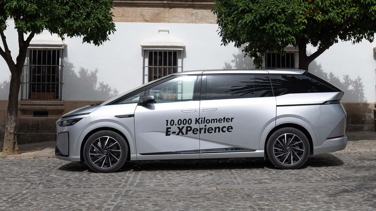 Xpeng X9 en Europe : grand van électrique luxe ou déception technique ? Découvrez ce que cache ce monospace à 77 600 €