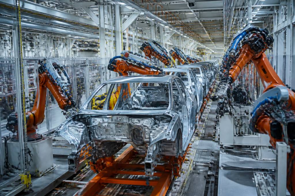 Dark factories vs iFACTORY : l’usine du futur existe déjà — laquelle va tuer les emplois… ou sauver l’industrie ? Dark factories vs iFACTORY : l’usine du futur existe déjà — laquelle va tuer les emplois… ou sauver l’industrie ?