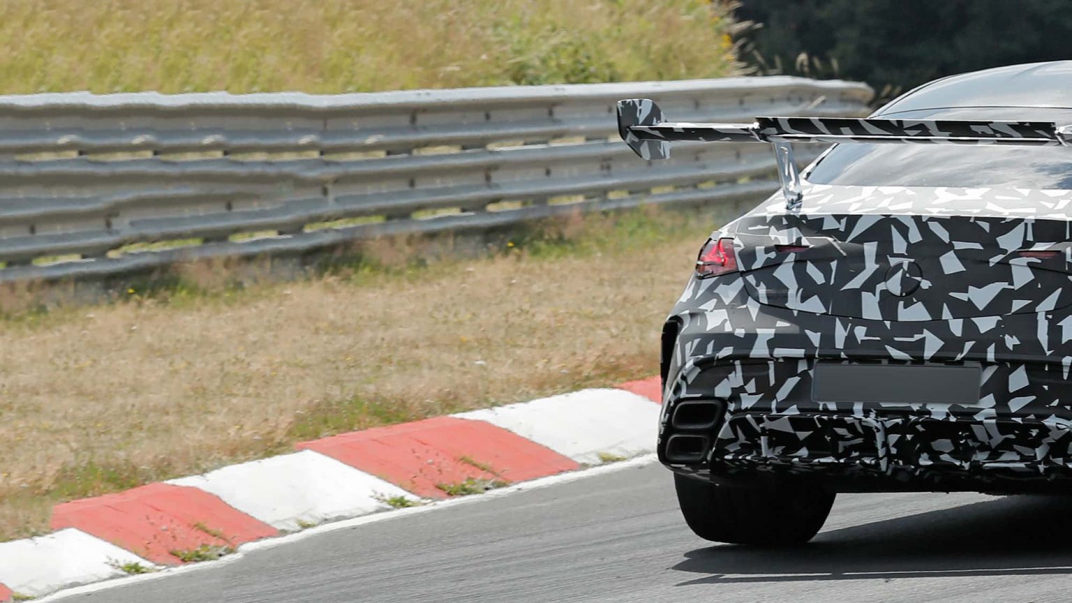 Mercedes‑AMG Mythos Coupé : un V8 brutal de 650+ ch, refroidissement renforcé après incident — et un prix à 7 chiffres pour quelques privilégiés