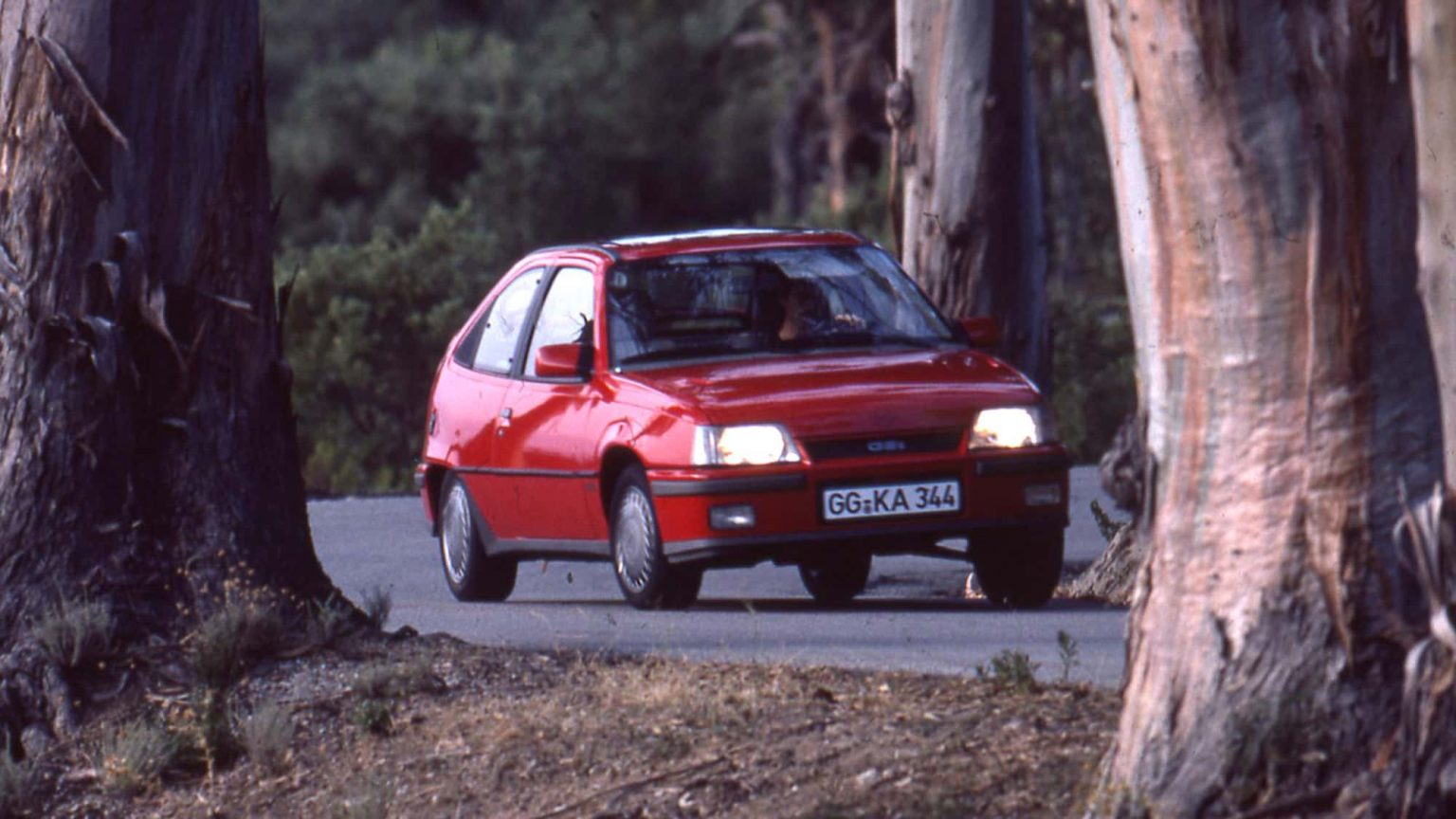 Opel Kadett GSi (1984) : l’anti‑GTI surprenant — découvrez pourquoi ce Windei survole encore ses rivaux