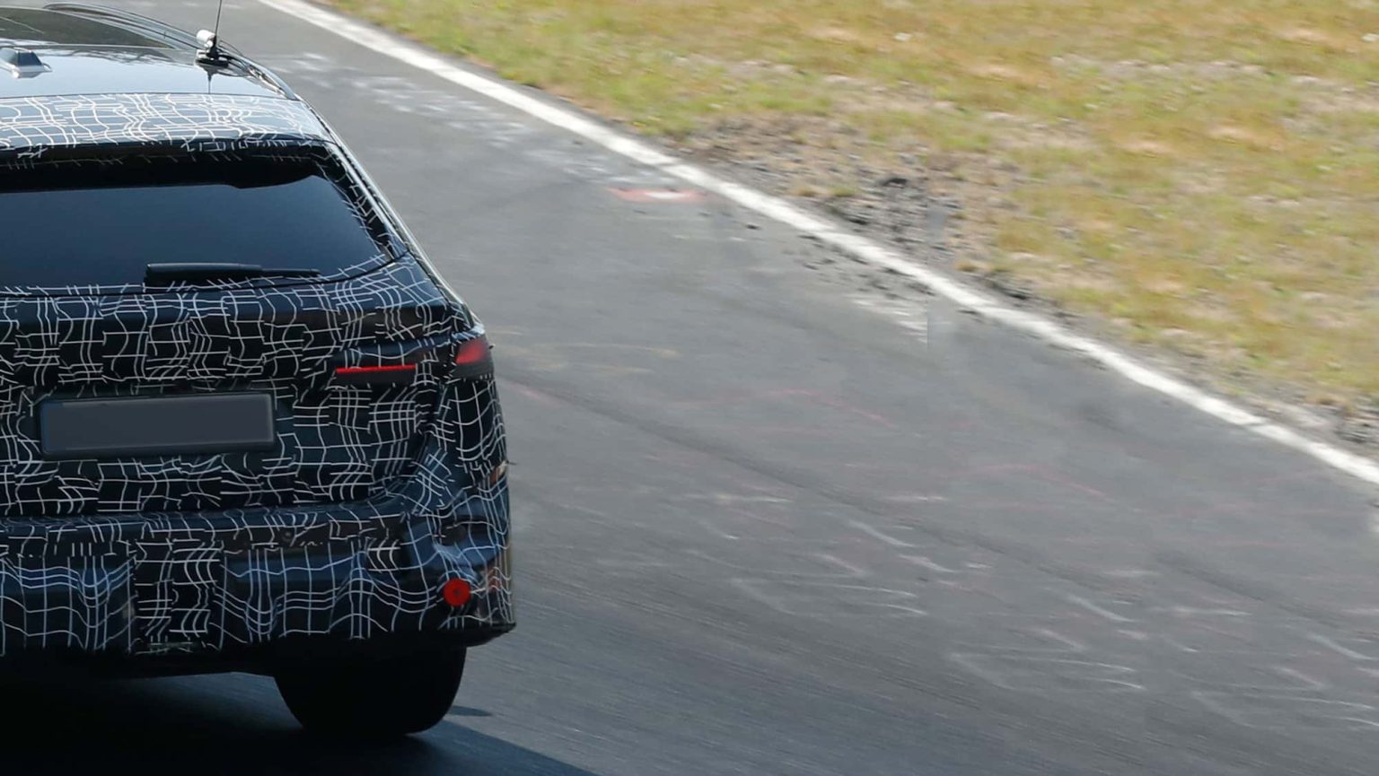 Le nouveau BMW Série 5 (Touring) se dévoile : extérieur discret, cockpit révolutionnaire — ce que BMW ne veut pas encore révéler