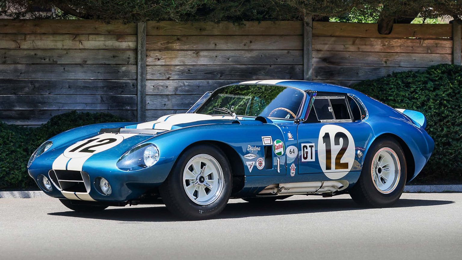 Monterey 2026 : une Shelby à 42,9 M$ et un Ferrari électrique à 40 M$ — le marché des enchères explose, mais tous n’en profitent pas