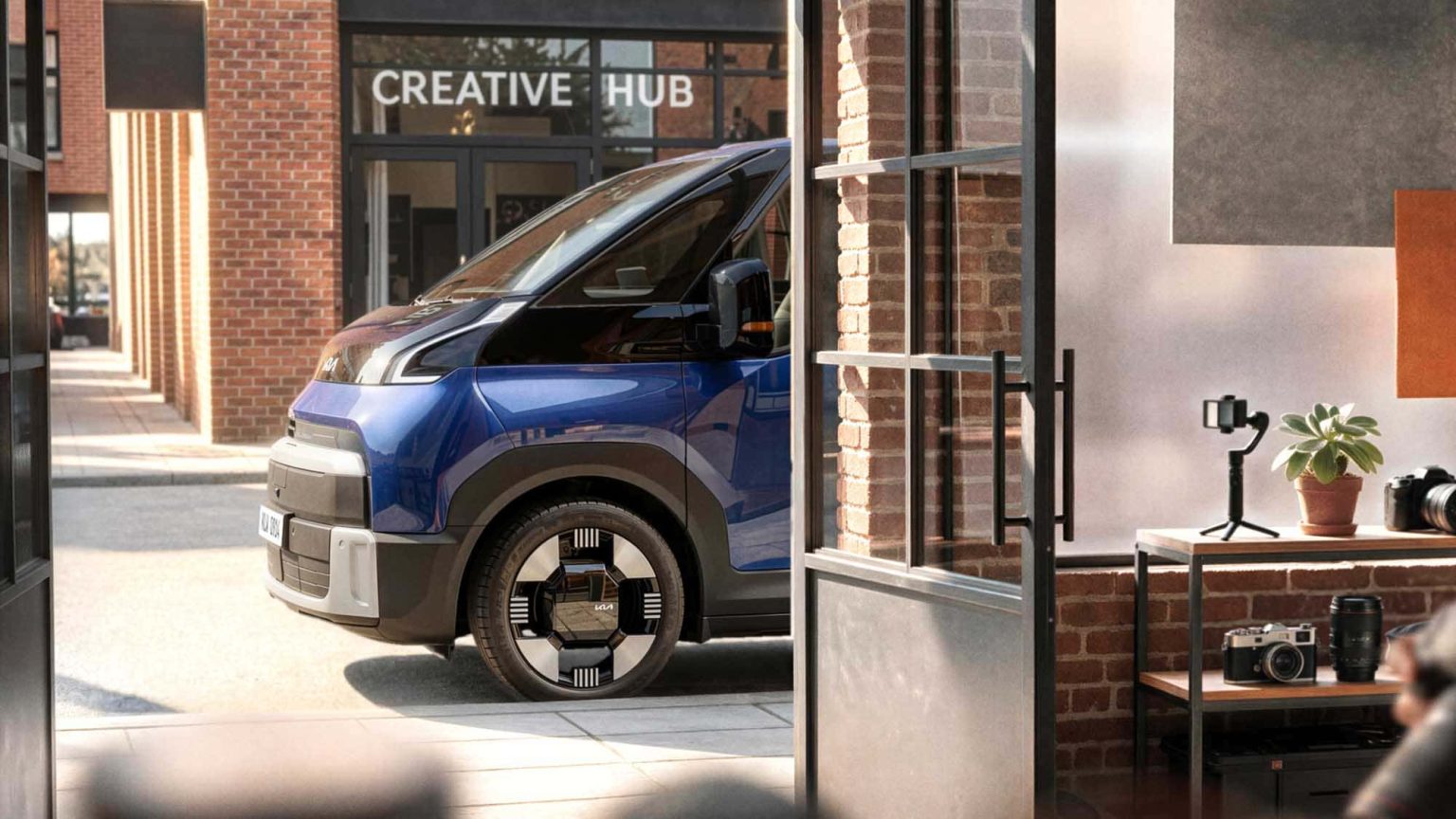 Kia PV7 dévoilé à Hanovre : le grand fourgon électrique qui veut détrôner le VW T7 — tout ce qu’il faut savoir maintenant