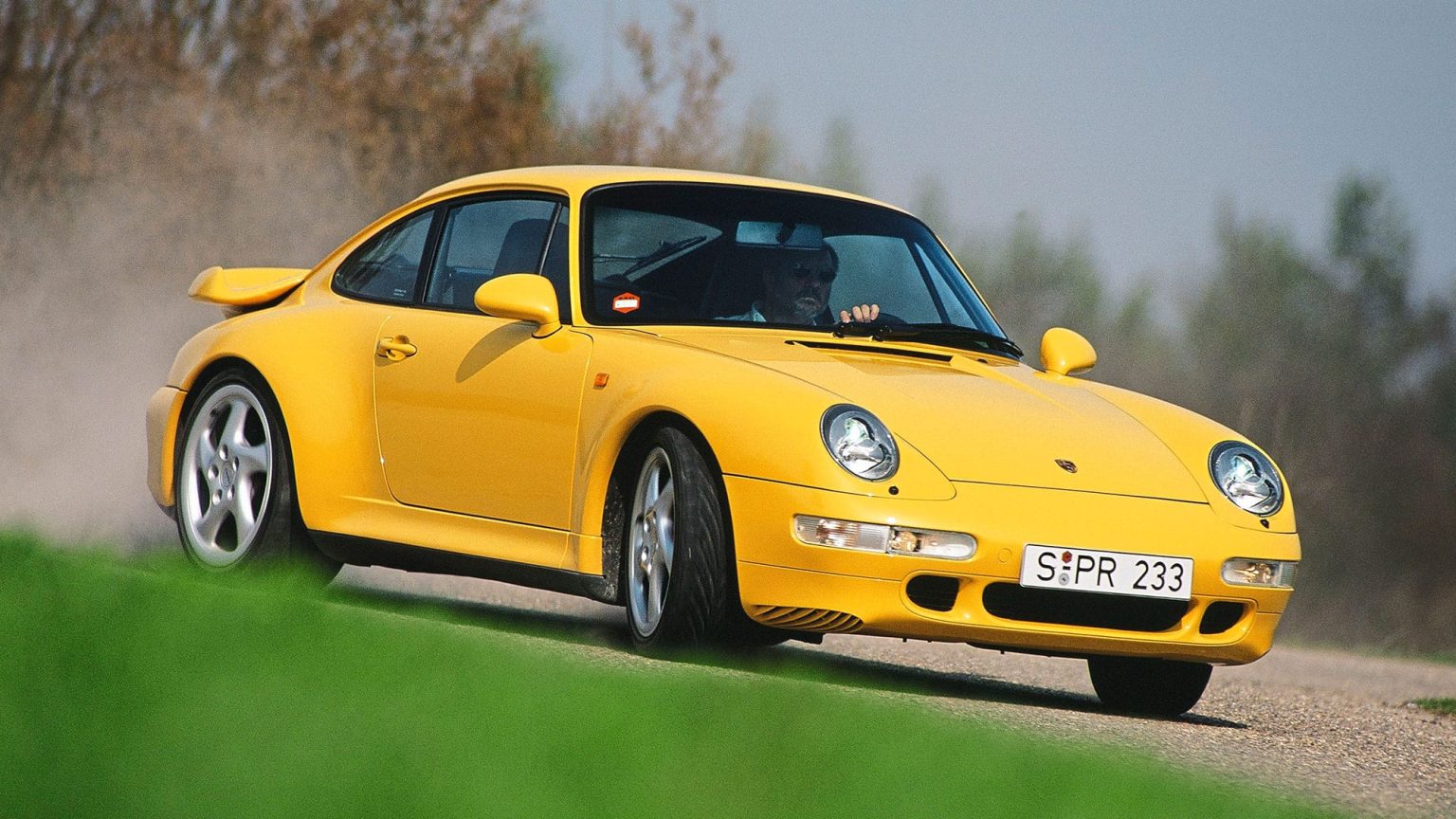Le 911 Turbo (993) : dernier aircooled, 408 ch et transmission intégrale — enfin un monstre domptable ?