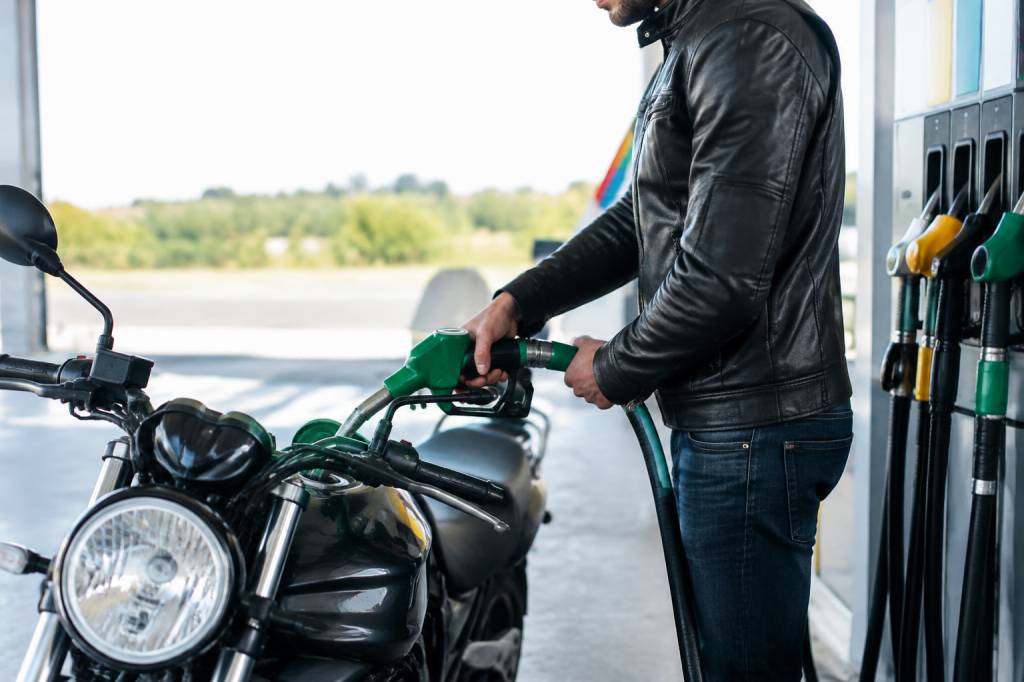 Essence moto : comment choisir le bon carburant pour son deux-roues ? Essence moto : comment choisir le bon carburant pour son deux-roues ?