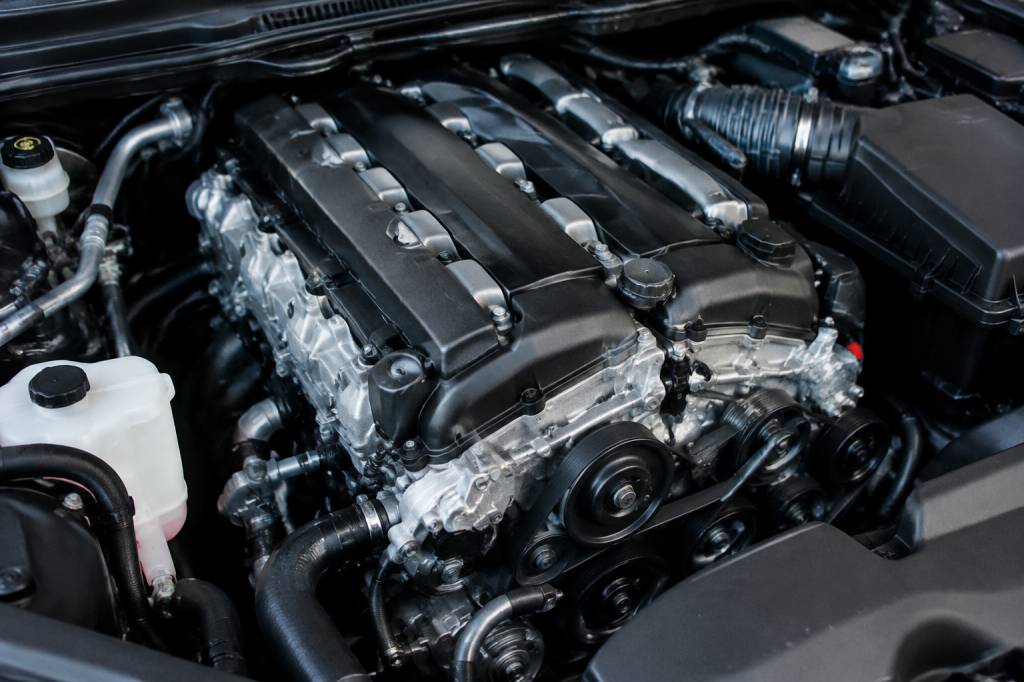 Moteur 6 cylindres : fonctionnement, avantages et inconvénients Moteur 6 cylindres : fonctionnement, avantages et inconvénients