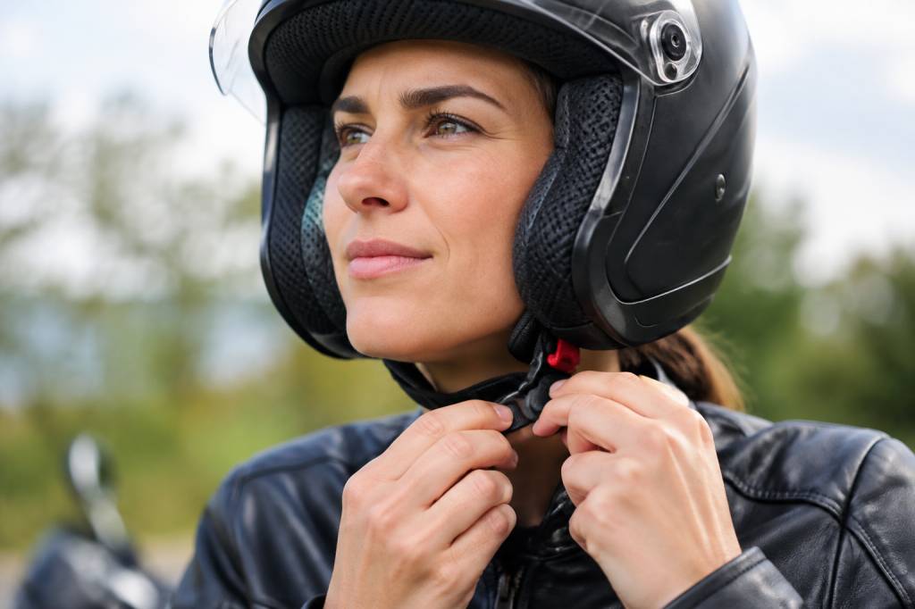 Jugulaire casque moto : comment la régler et la choisir correctement Jugulaire casque moto : comment la régler et la choisir correctement