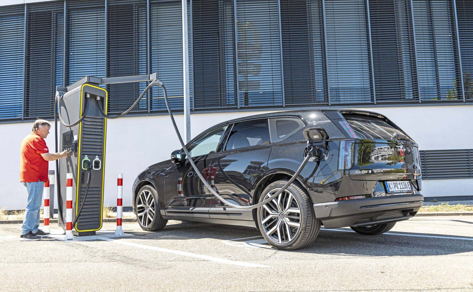 Europe explose sur les ventes d’électriques pendant que les États‑Unis dévissent — les chiffres surprenants à connaître