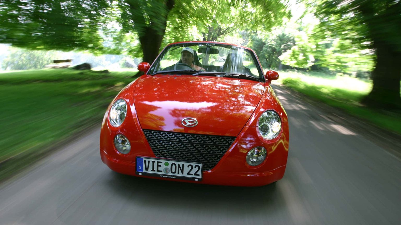 Daihatsu Copen (2003) : le petit roadster au toit rigide escamotable qui valait 18 000 € — surprenant, fragile ou génial ?