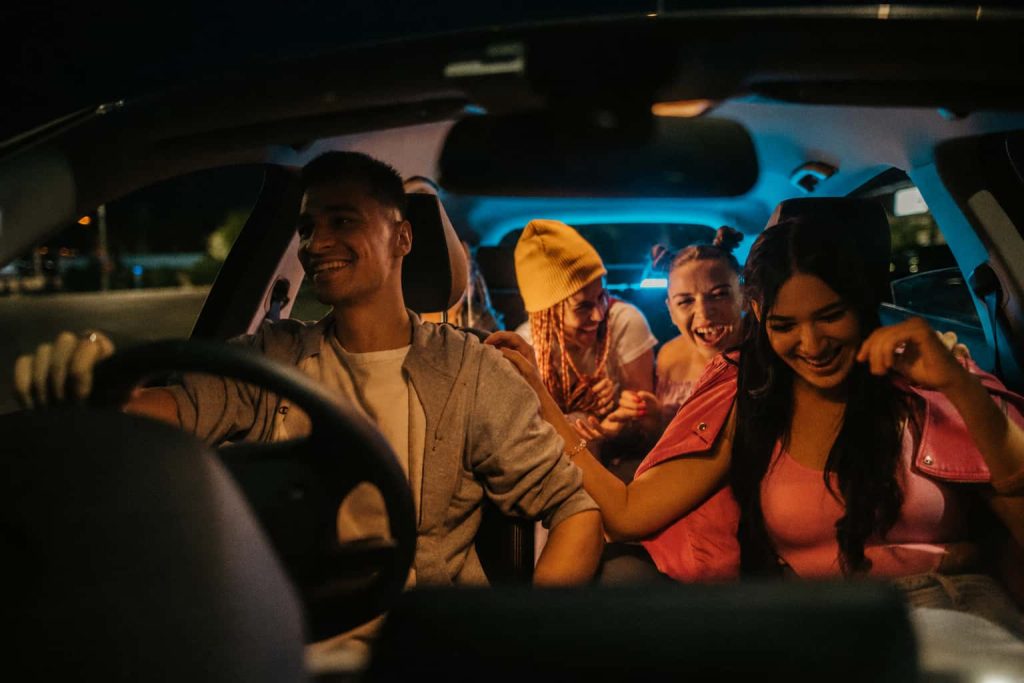Irlande du Nord : nouveaux permis stricts — les jeunes ne pourront plus emmener leurs amis la nuit (détails choc)